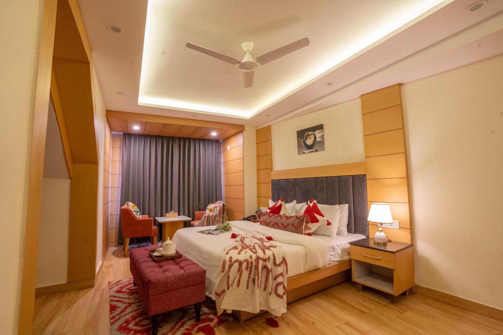 Super Hotel By Perfectstayz Mall Road Mussoorie Exterior photo