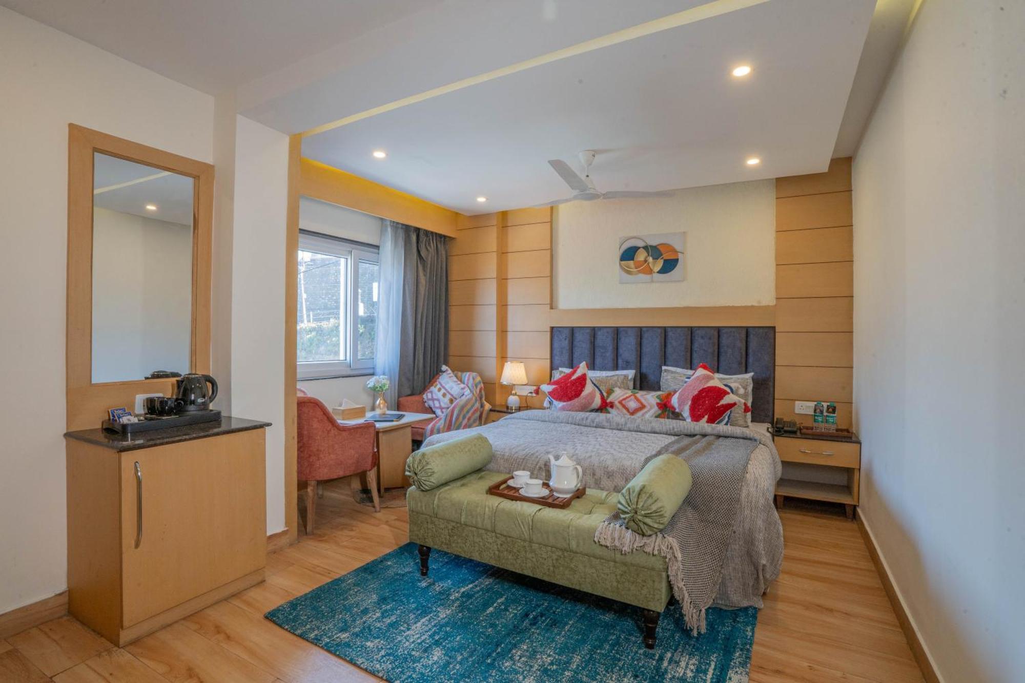 Super Hotel By Perfectstayz Mall Road Mussoorie Exterior photo