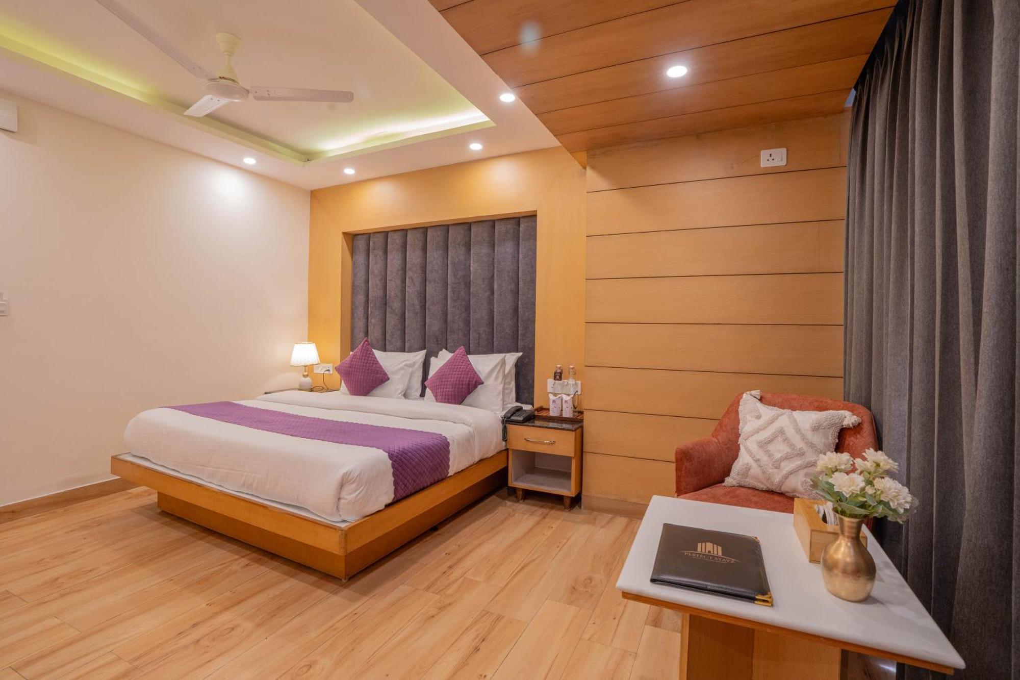 Super Hotel By Perfectstayz Mall Road Mussoorie Exterior photo