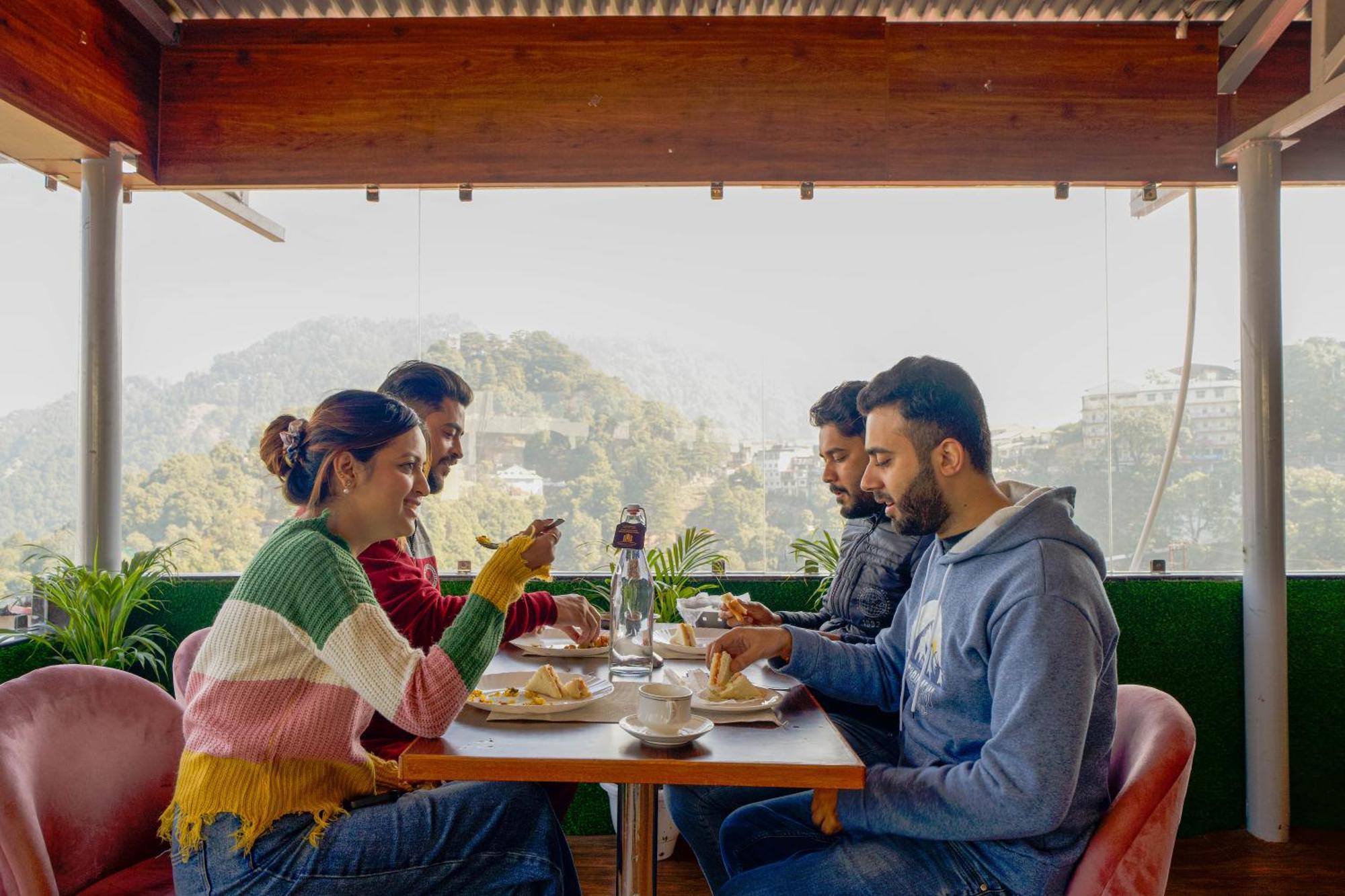 Super Hotel By Perfectstayz Mall Road Mussoorie Exterior photo