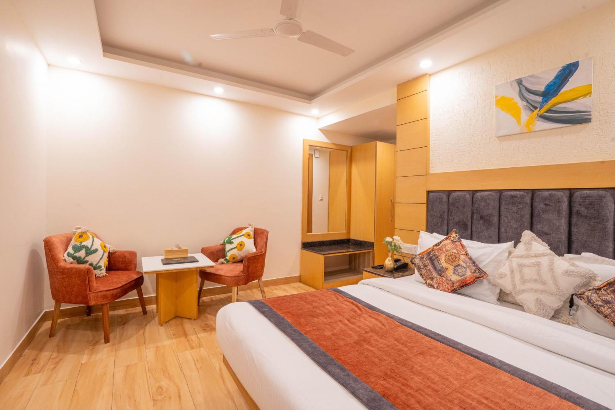 Super Hotel By Perfectstayz Mall Road Mussoorie Exterior photo