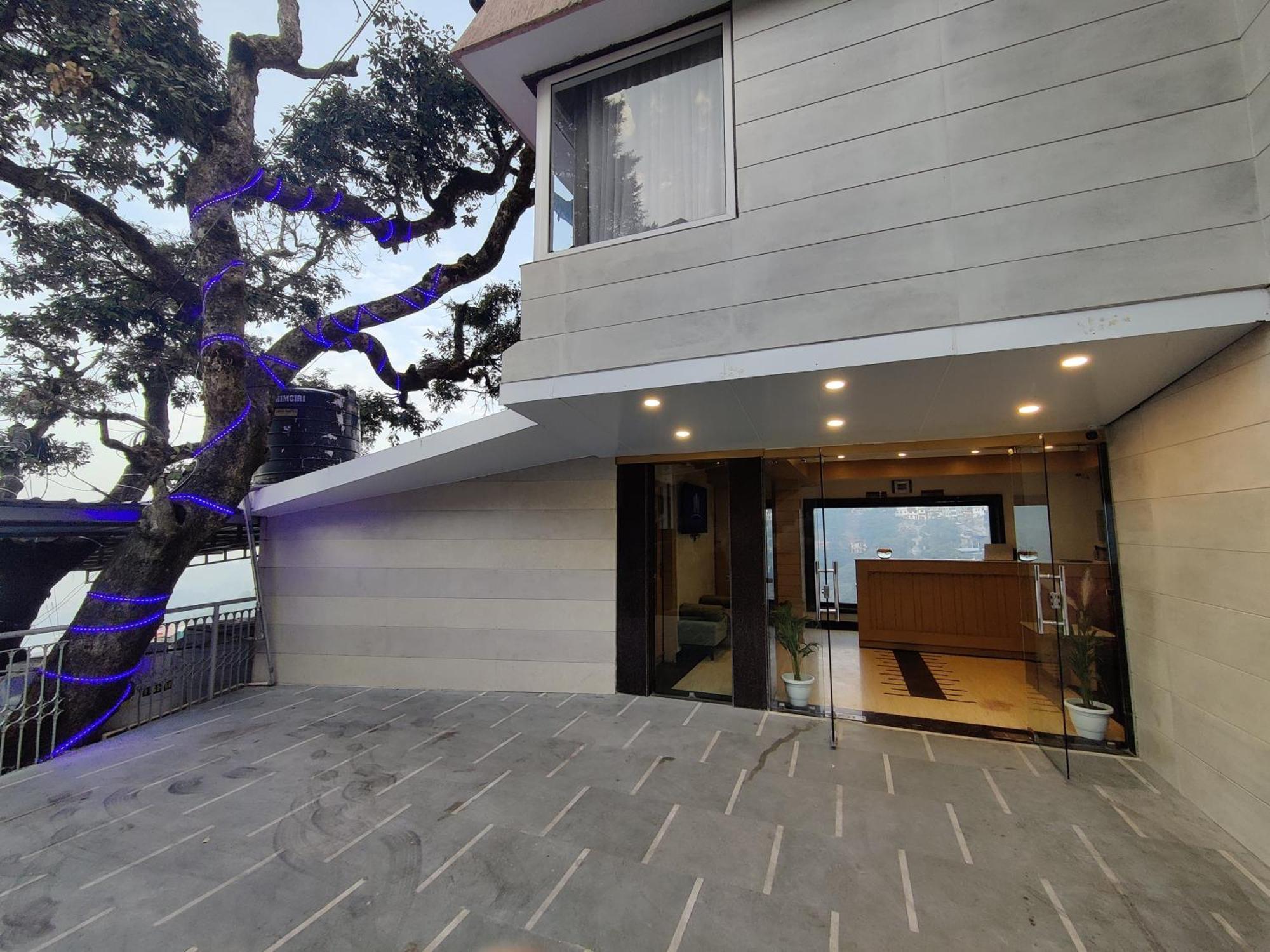 Super Hotel By Perfectstayz Mall Road Mussoorie Exterior photo